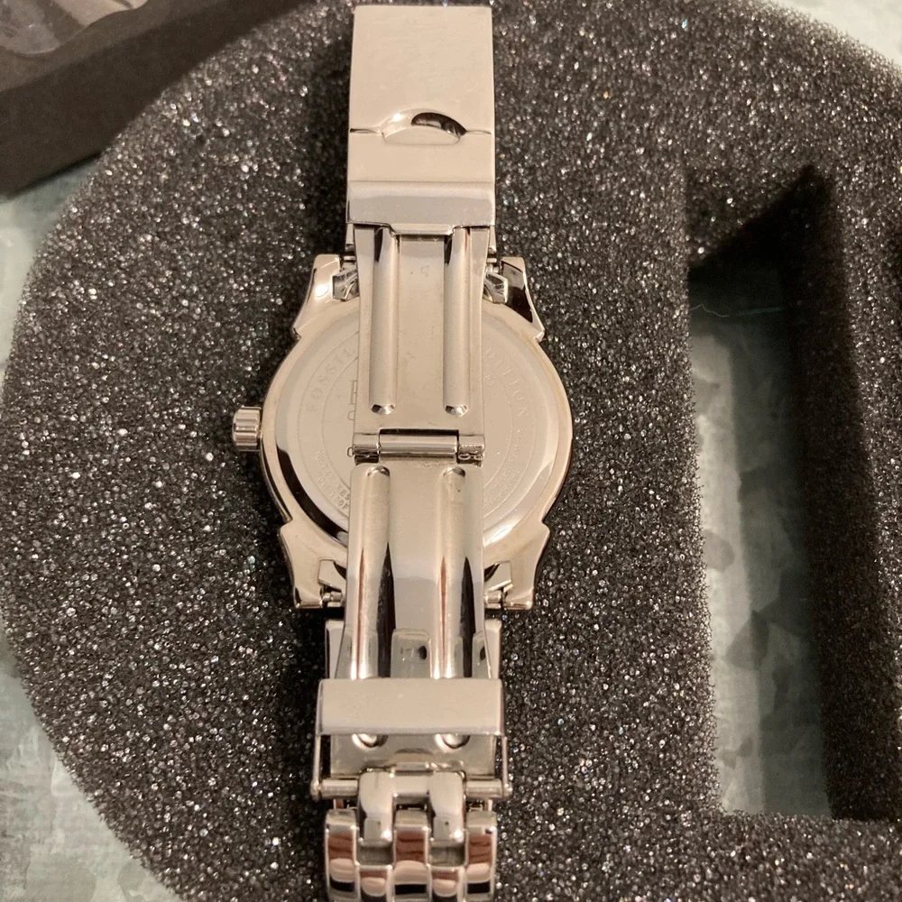 Fossil Snoopy Limited Edition Watch - Picture 9 of 15